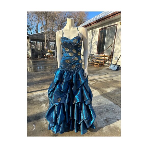 Bella Formals Satin Iridescent Blue Grad Dress Prom Fit & Flare Embellished Gold - Picture 9 of 16